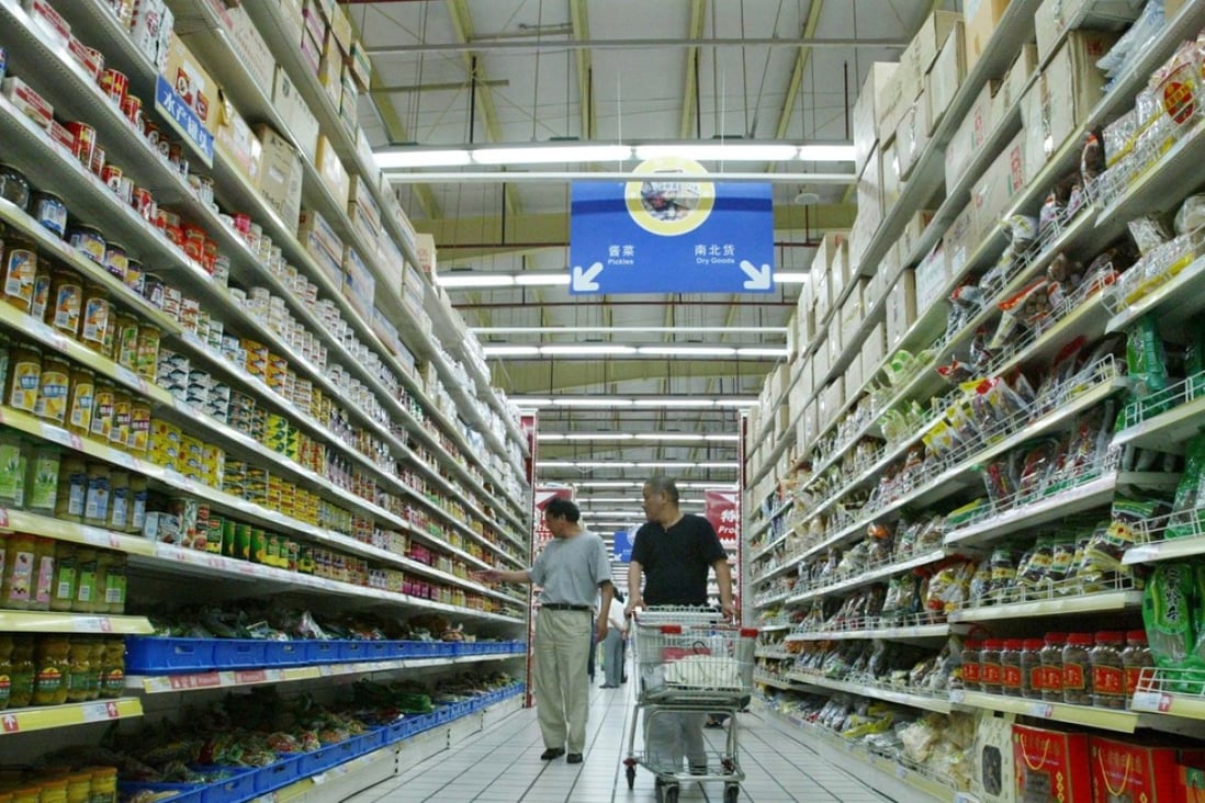 Lianhua Supermarket, China’s biggest retailer by store numbers, saw its shares rise to a two-month high in Hong Kong trade on Monday before they were halted. Photo: Reuters