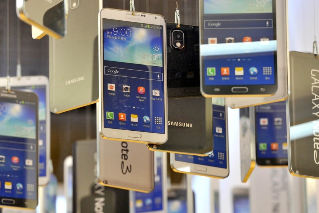 Cardboards of Samsung Electronics' Galaxy Note 3 are seen in a showroom at the company's headquarters in Seoul. A US federal jury on November 21 ordered Samsung to pay 290 million USD in damages to Apple in a partial retrial of a blockbuster patent case involving the two smartphone giants. Photo: AFP