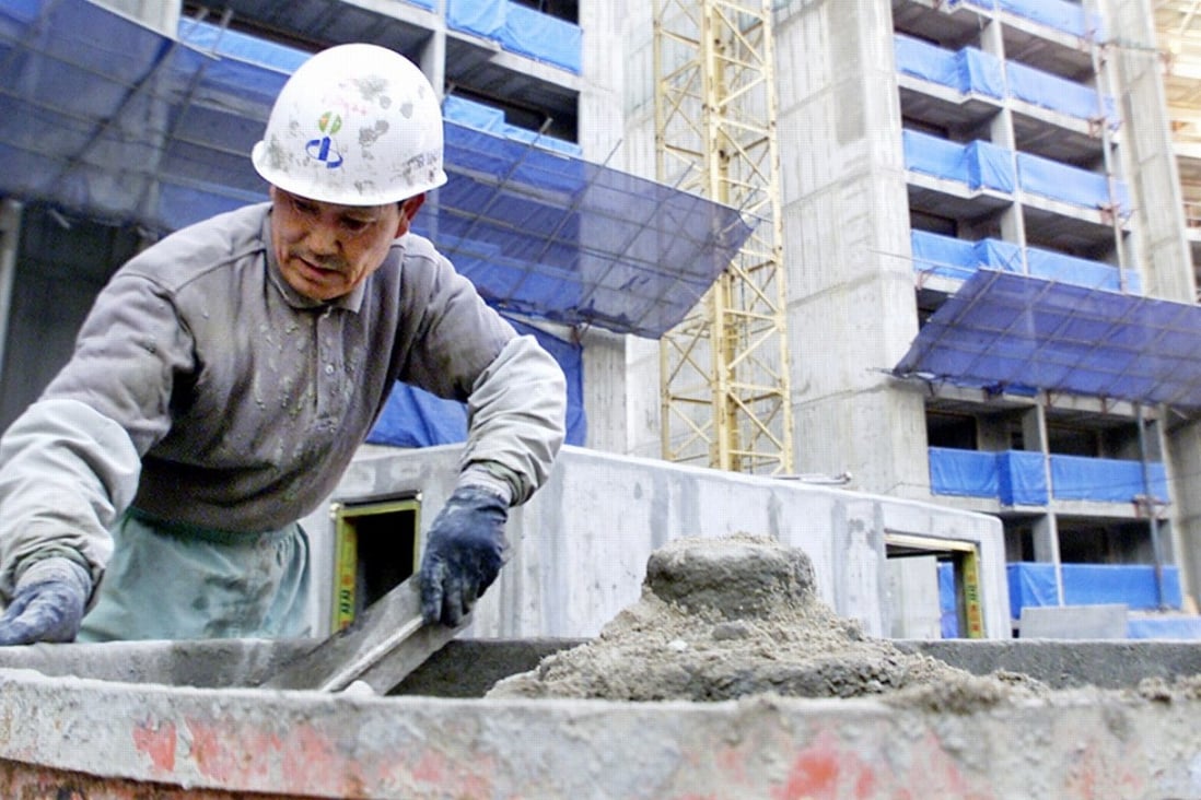 A South Korean labourer works at a construction site for new apartments in Seoul. Mainland Chinese have emerged as a major force in the global property market, with increasing interest in Korea despite diplomatic tensions. Photo: Reuters