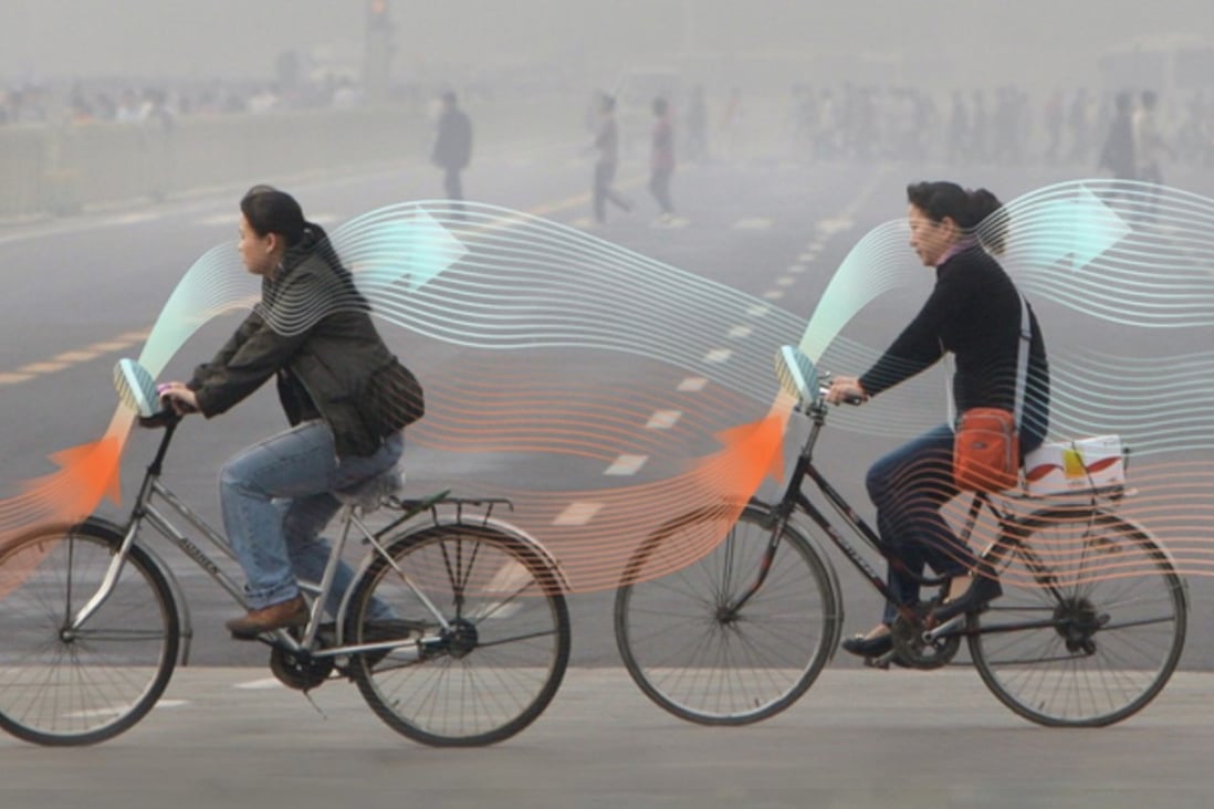This illustration shows how bikes can be fitted with a screen on their handlebars, that absorb the surrounding dirty air and purifies it as you cycle. The pedalling powers the screen. Photo: Studio Roosegaarde