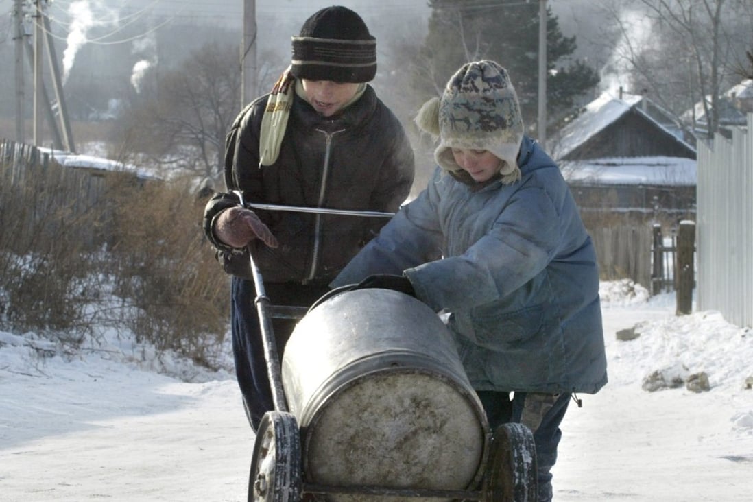 Children transport spring water to their village outside Khabarovsk, Russia. A 100 billion yuan investment fund is the latest in a string of efforts to strengthen ties along the border of China and Russia. Photo: AFP