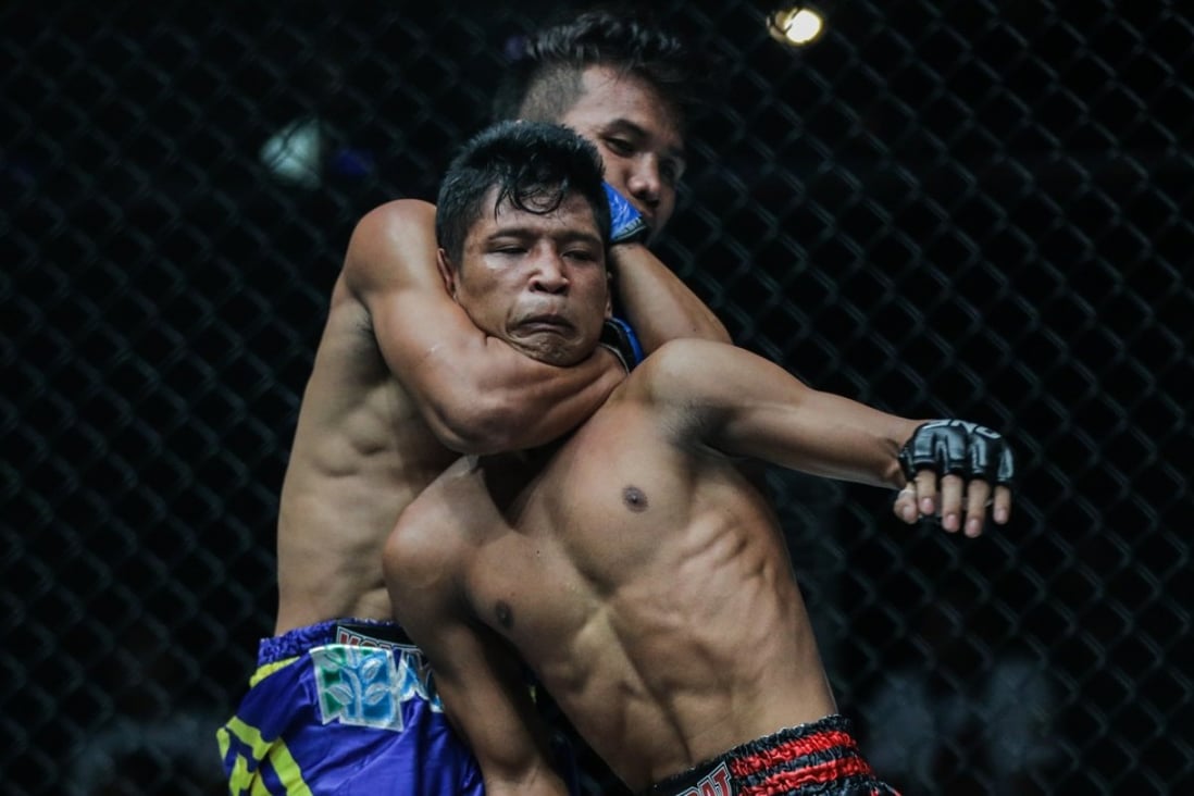 Saw Min Min slips a choke hold on Shwe Kyaung Thar during their bout in Yangon. Photos: Handout
