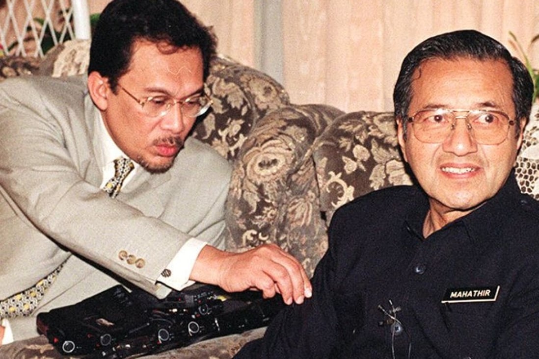 Anwar Ibrahim, then deputy prime minister (right), with prime minister Mahathir Mohamad in 1997. Photo: AFP