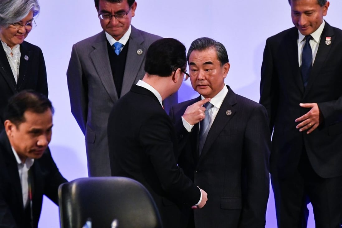 Chinese Foreign Minister Wang Yi talks with the Philippine Foreign Secretary Alan Peter Cayetano at the Asean meeting in Manila. Photo: EPA