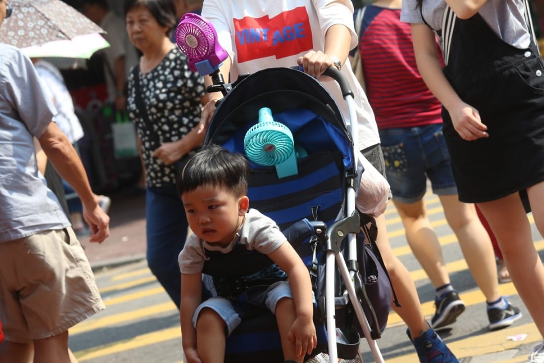 An Observatory spokesman warned that the hot weather was expected to continue on Tuesday. Photo: K. Y. Cheng