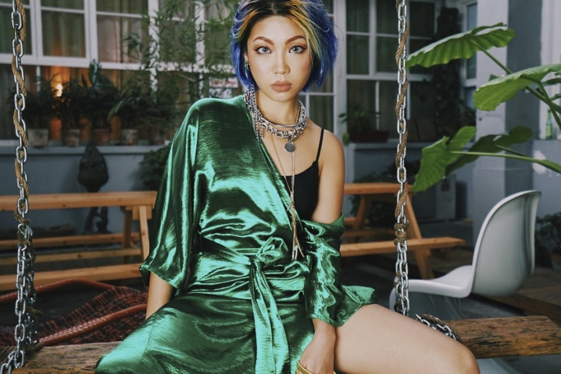 Melilim Fu is a Beijing-based make-up artist and vlogger.