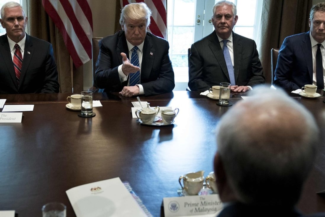 US President Donald Trump (2L) gestures to Prime Minister of Malaysia Najib Razak (2R) before a meeting with US Vice President Mike Pence (L), US Secretary of State Rex Tillerson (C) and others in the Cabinet Room of the White House on September 12, 2017 in Washington. Photo: AFP