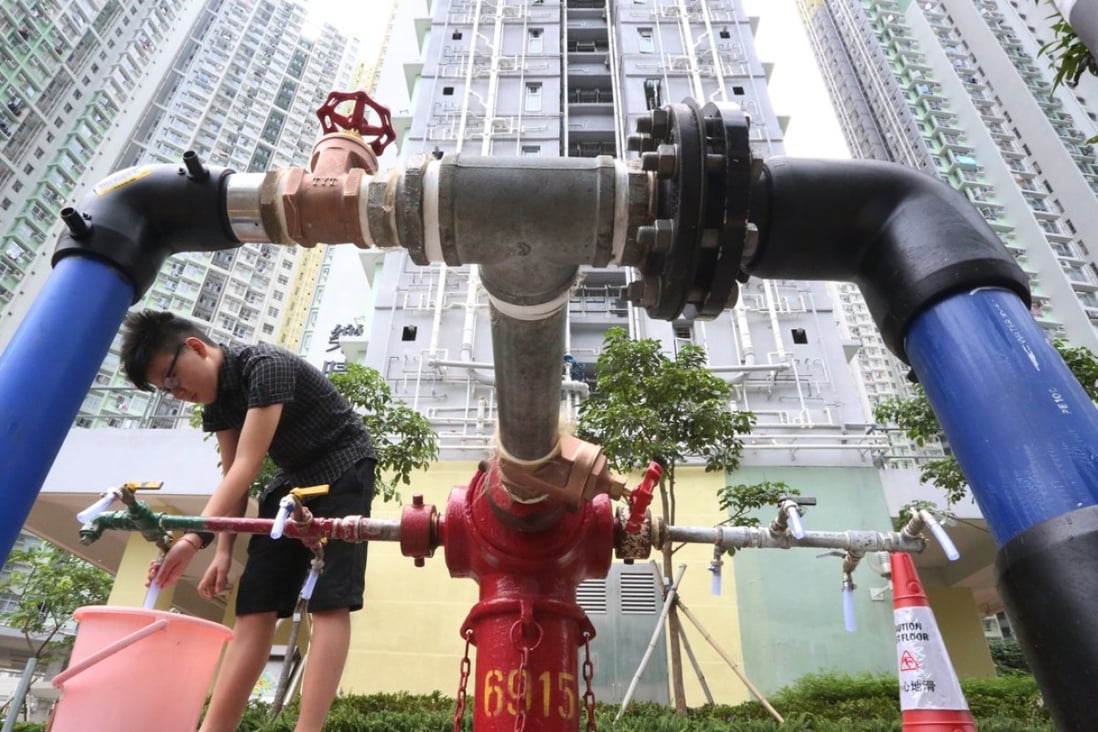 Residents of Kai Ching Estate in Kai Tak stock up on water from a fire hydrant following the scare in 2015. Photo: Felix Wong