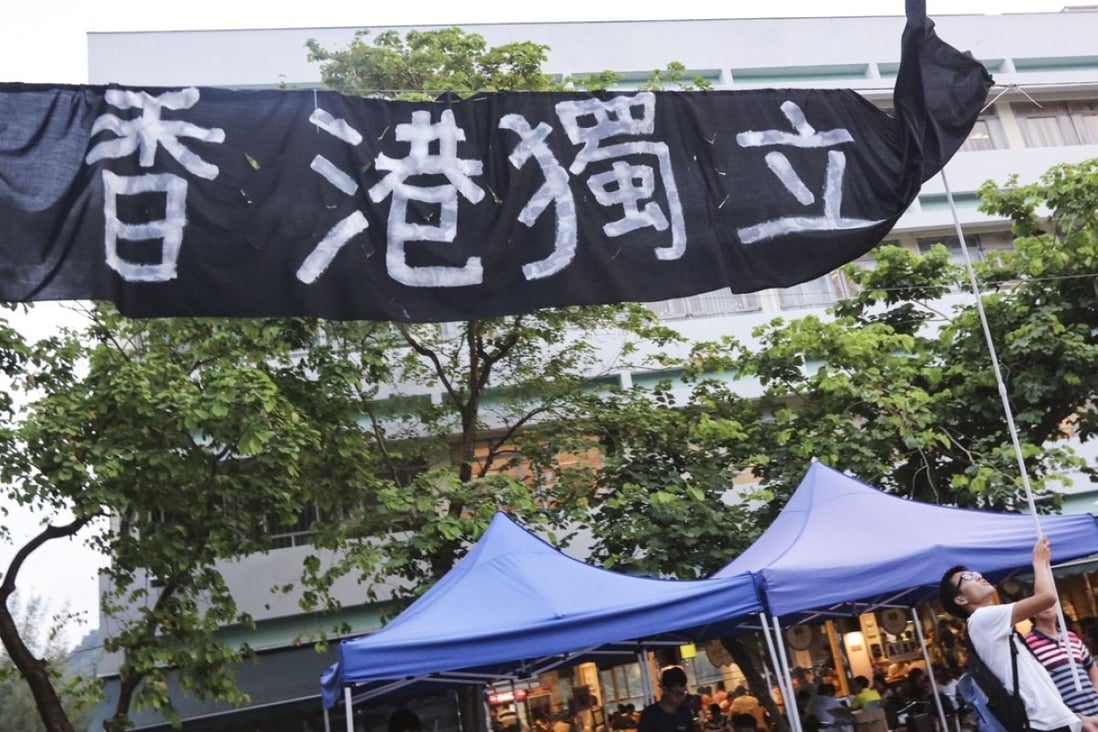 Large black banners bearing the words “Hong Kong independence” in Chinese and English appeared on Chinese University campus as the new school year kicked off earlier this month. Photo: Felix Wong