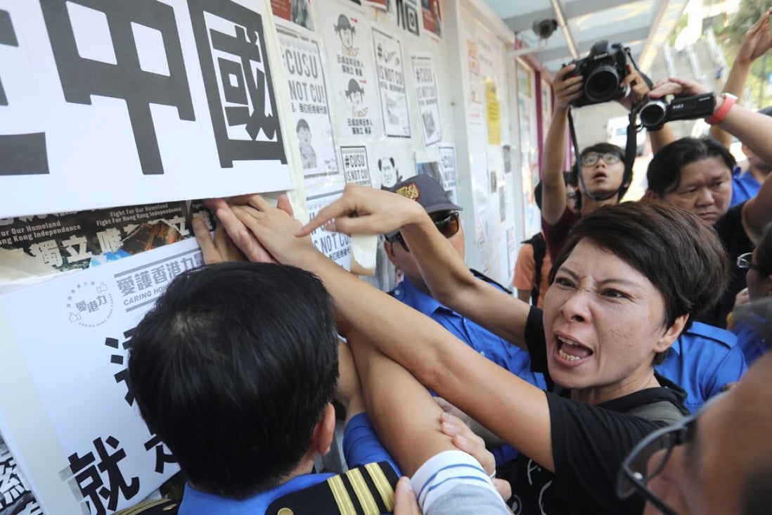 Pro-Government protesters (from Caring Hong Kong Power) Chinese University. Photo: Handout
