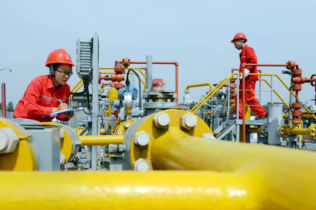 Technicians are shown at work at Chinese state-owned oil refiner Sinopec. A US Congressional advisory committee wants the US to block China’s SOEs and sovereign wealth funds from acquiring US assets, particularly “critical technologies or infrastructure” exposed to potential national security risks. Photo: Imaginechina