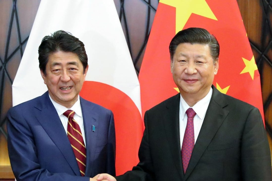 Japanese Prime Minister Shinzo Abe and Chinese President Xi Jinping shake hands before talks in Da Nang, Vietnam, on November 11. Photo: Kyodo