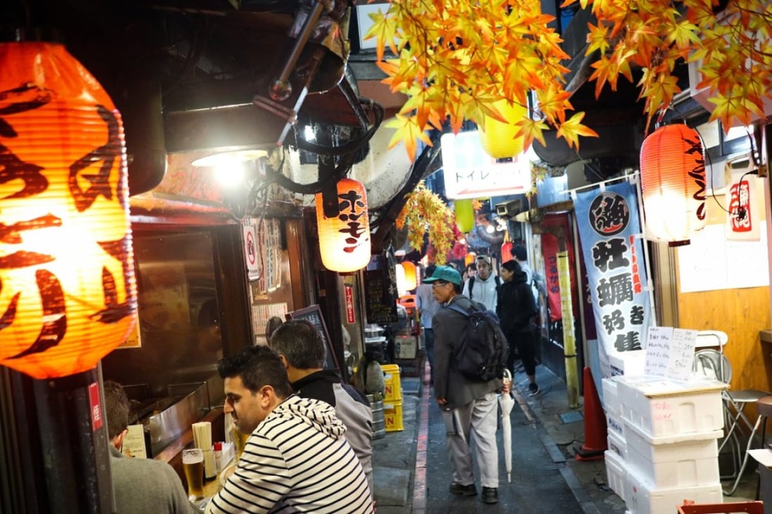 Shinjuku is one of the most popular night hot spots in Tokyo.