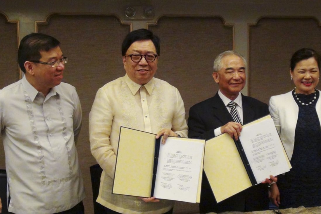 Taiwan and the Philippines signed a new bilateral investment agreement (BIA) on Thursday, making it the first updated investment agreement that Taiwan has signed with a country targeted by its New Southbound Policy. Taiwan's representative to the Philippines Gary Song-huann Lin (2nd right) and Philippines representative to Taiwan Angelito Banayo (2nd left) represented their respective countries at the signing which took place in the Filipino city of Makati. Photo: Central News Agency