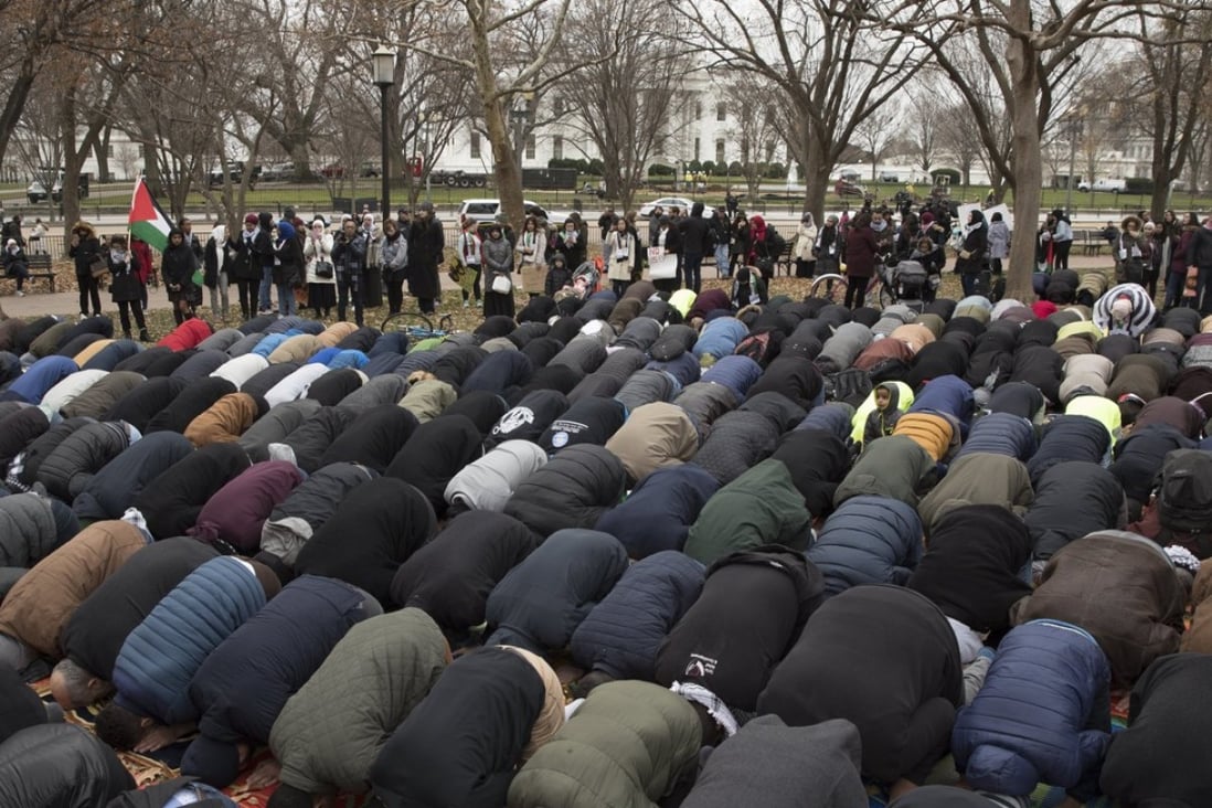 Muslims pray at President's Park beside Pennsylvania Avenue across the street from the White House in Washington. Hundreds gathered at President's Park near the White House to protest US President Donald Trump's announcement that he is recognising Jerusalem as the Israeli capital and will relocate the US embassy to Jerusalem. Photo: EPA-EFE