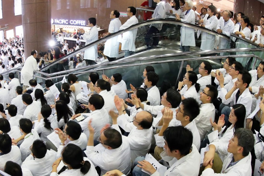 Senior doctors from public hospitals stage a mass sit-in calling for a pay rise in 2015. Photo: Dickson Lee