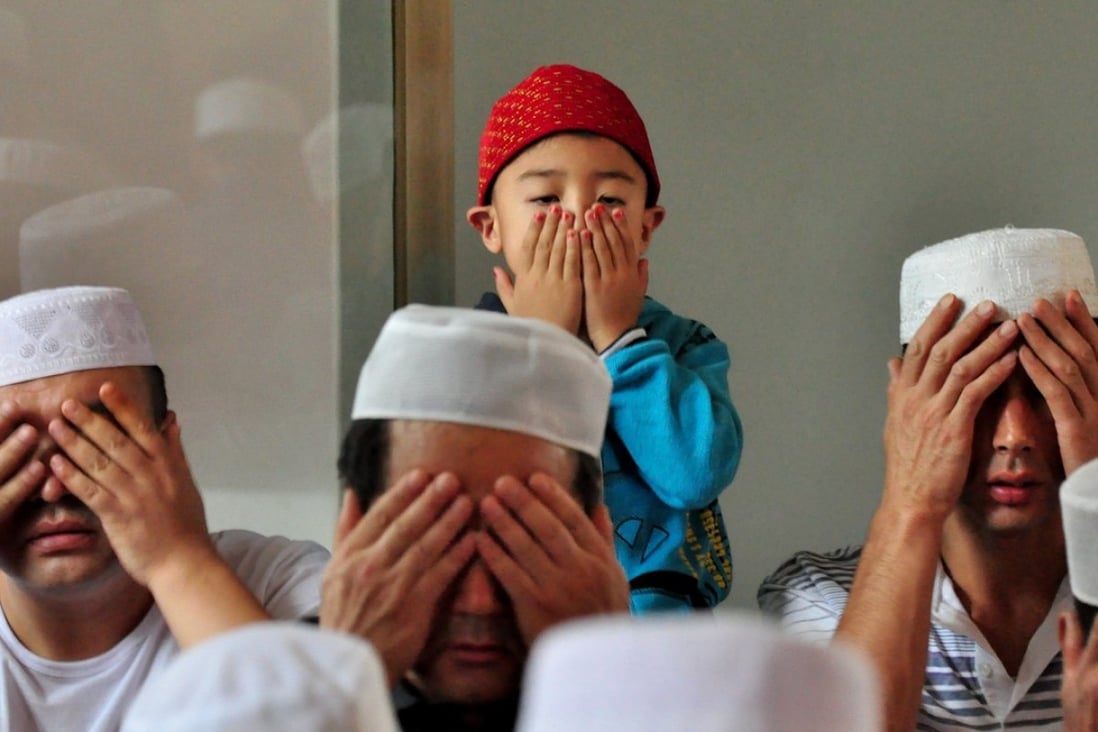 Muslims attend prayers at a mosque in northwestern China’s Gansu in this file photograph. Education authorities in the province’s Linxia county have prohibited Muslim pupils from entering religious buildings during their winter break. Photo: Xinhua