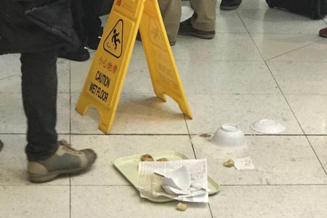 Spilled food in front of the Tasty Congee and Noodle Wantun Shop at the Hong Kong International Airport. Photo: Weibo