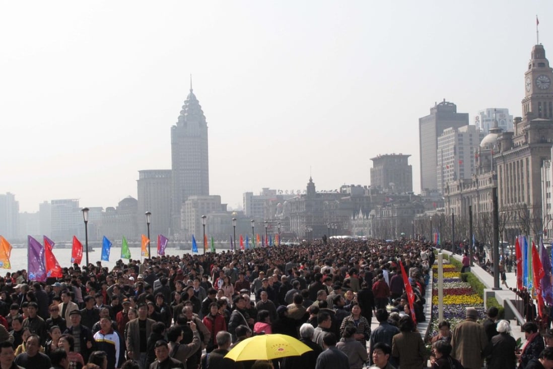 The Shanghai Bund swarmed with tourists on March 28, 2010 ahead of the opening of the World Expo. Photo: Xinhua