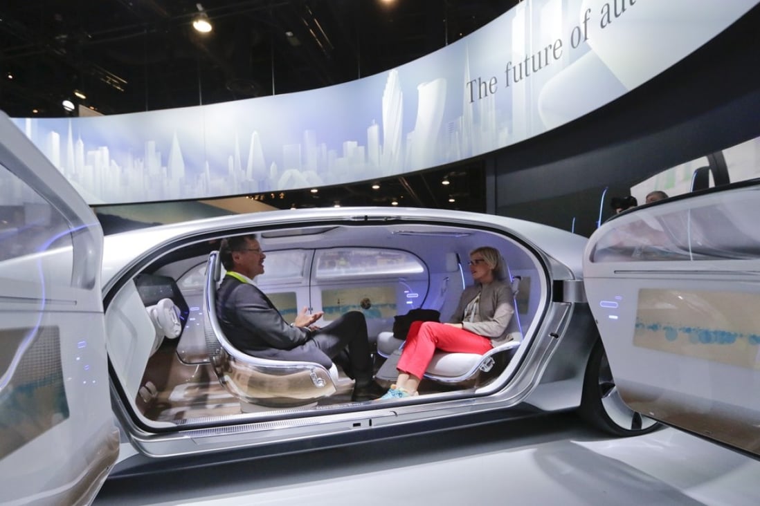 Attendees sit in the self-driving Mercedes-Benz F 015 concept car at the Mercedes-Benz booth at the International CES on Tuesday, January 6, 2015, in Las Vegas. Photo: AP