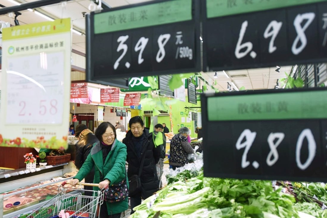 A file picture of shoppers at a supermarket in Hangzhou in Zhejiang province. Photo: Reuters
