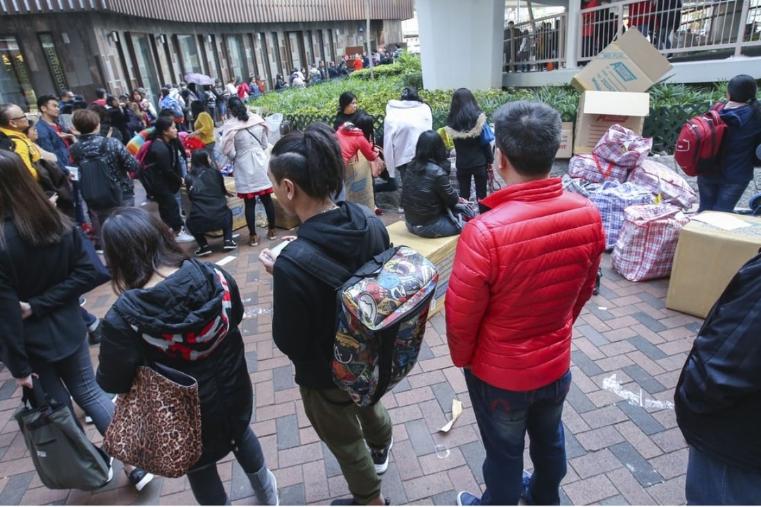 At a Red Cross donation facility on Tai Ho Road in Tsuen Wan, about 100 people were seen queuing on Sunday afternoon. Photo: David Wong