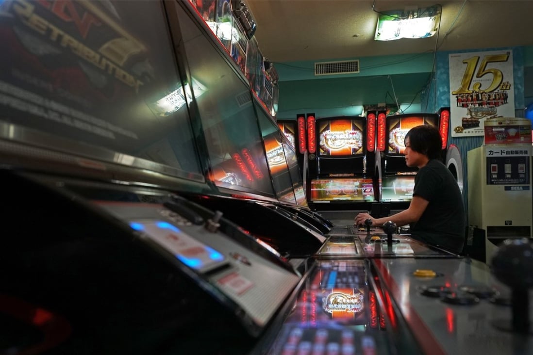 E-sports player Yota Kachi plays Bandai Namco Holdings Inc’s video game Tekken, at an arcade in Tokyo. Photographer: Kentaro Takahashi/Bloomberg
