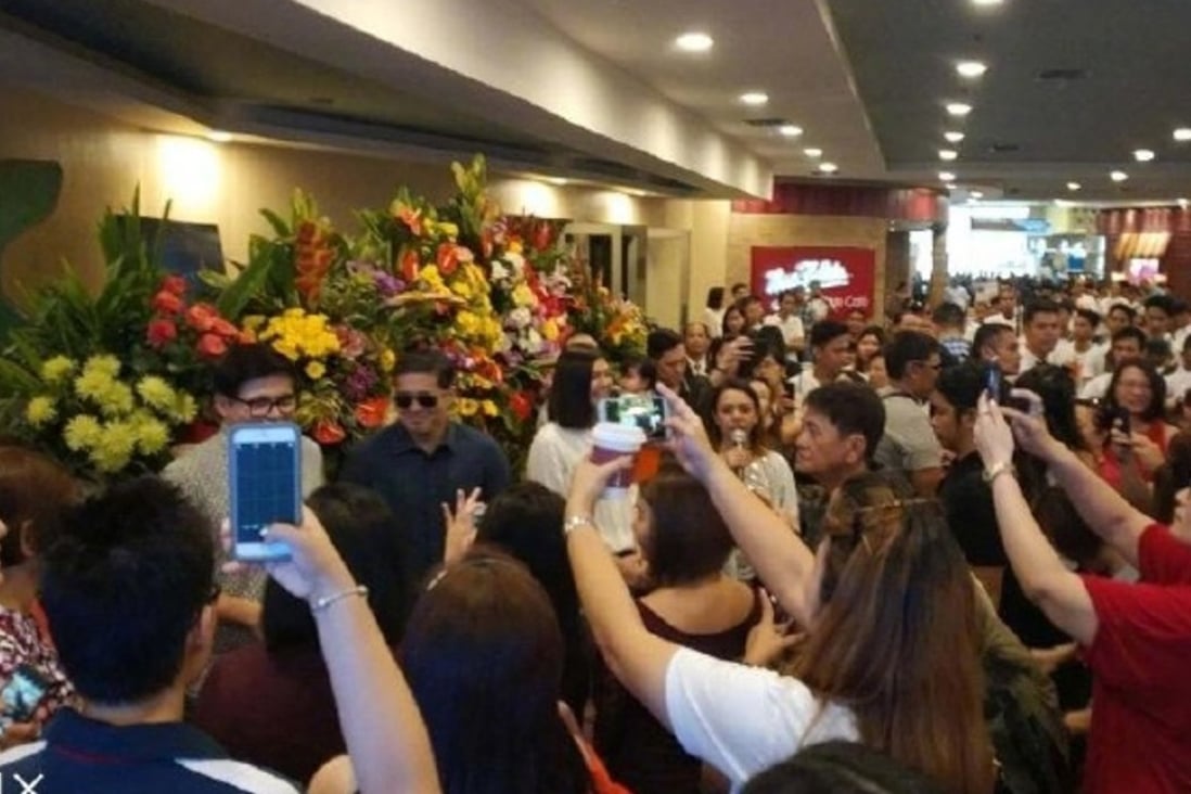 Crowds celebrate Xiaomi’s opening of its first offline store in the Philippines on February 19, 2018. Photo: Handout