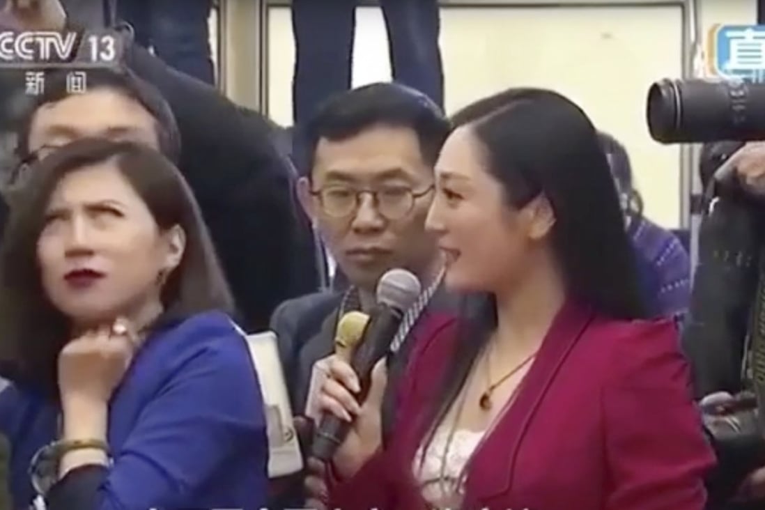 China Business News reporter Liang Xiangyi (left) rolls her eyes at another journalist’s question. Photo: CCTV