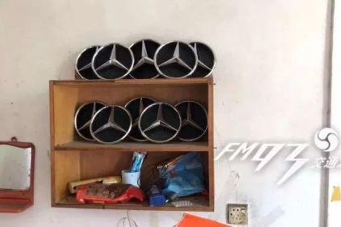 Some of the Mercedes-Benz badges found at the man’s home. Photo: 163.com