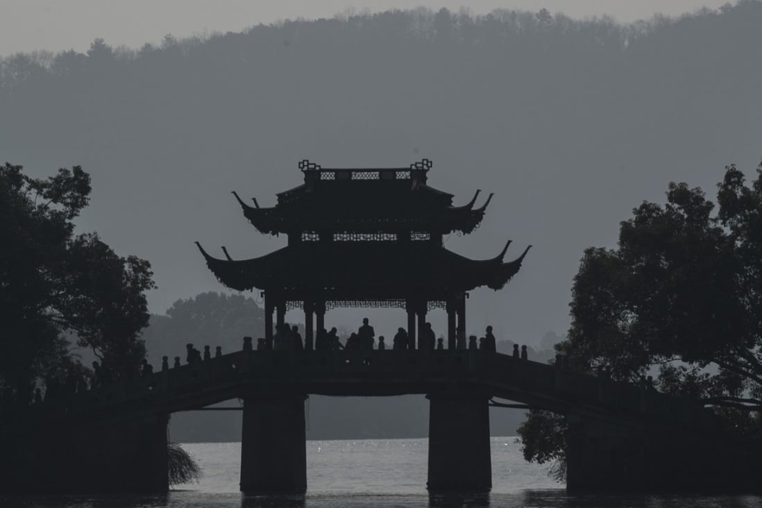 Tourists flock to a bridge on West Lake in Hangzhou, in eastern China's Zhejiang Province. The city’s government has said it has identified blockchain as a key growth area. Photo: AFP