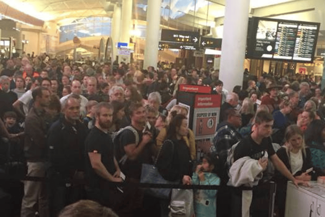 Passenger goes through Auckland Airport security with knife, causing