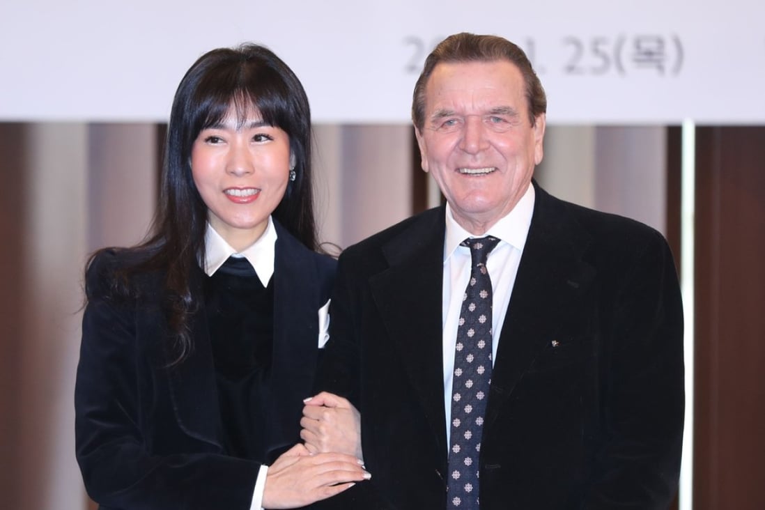 Former chancellor of Germany Gerhard Schroeder with his South Korean partner Kim So-yeon at a press conference in Seoul on January 25, 2018. Photo: AFP