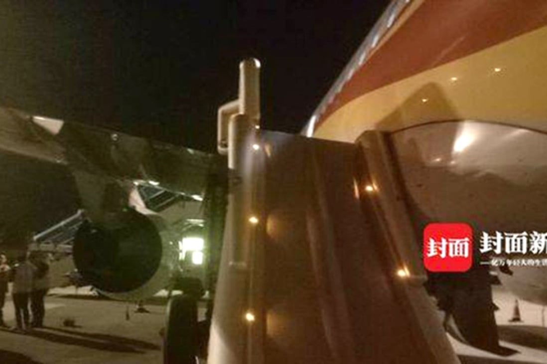 The plane’s escape slide was activated when the emergency hatch was opened. Photo: Thepaper.cn