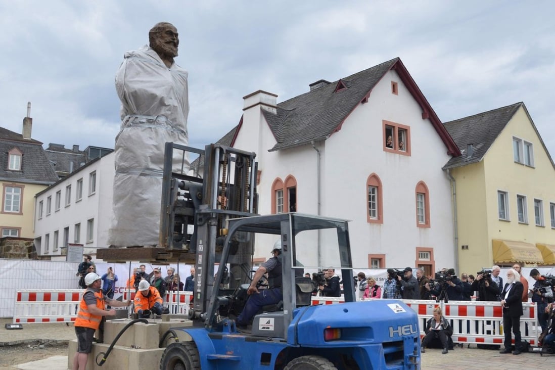 Workers install a statue of German philosopher Karl Marx in Trier, Germany. The bronze statue is a present from China for the 200th anniversary of Marx’s birth. Photo: AFP