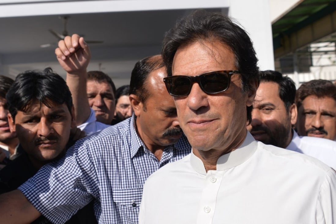 Imran Khan vows to drive out ‘corrupt’ rulers in Pakistan elections ...