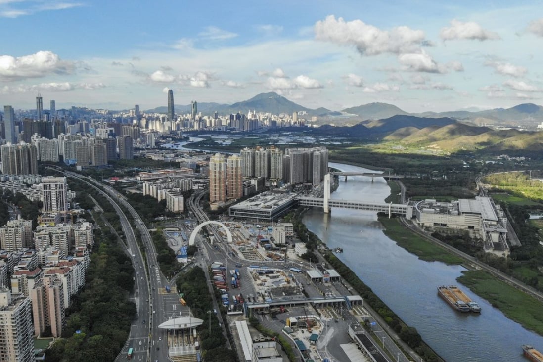 Aerial view of the Lok Ma Chau border bridge (right) from Shenzhen’s Futian district. Photo: Roy Issa