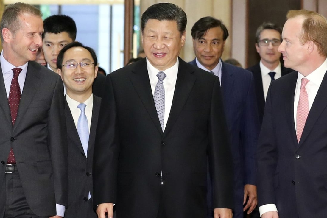 Chinese President Xi Jinping (centre) meets foreign business executives at the Diaoyutai State Guesthouse in Beijing on Thursday. Photo: Xinhua