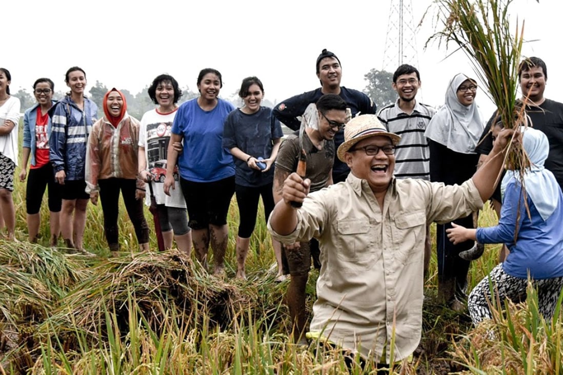 Regi Wahyu, the CEO of HARA, with farmers in Indonesia. HARA is a data exchange platform that is geared towards small farmers. Photo: HARA