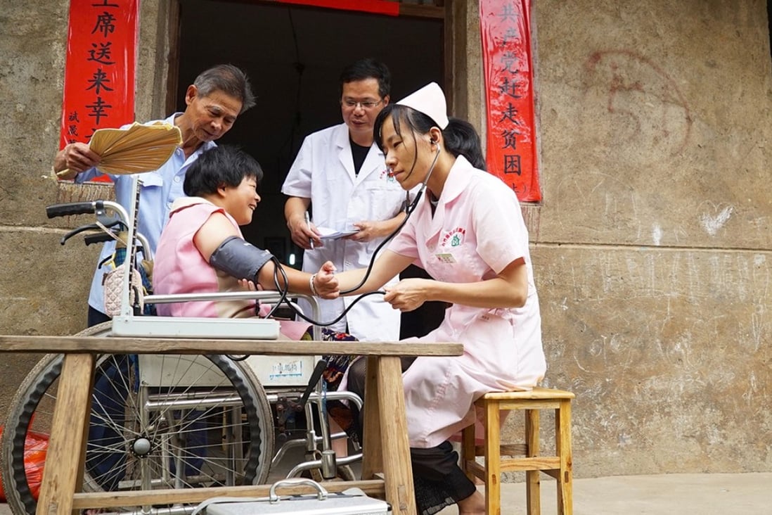 Liao Binsheng and his family receive a physical condition examination at home in Yushui District of Xinyu City, east China's Jiangxi Province, June 12, 2018. While only 7.7 per cent of China’s hospitals are rated “triple-A”, they handled half of all outpatient visits in 2016. Photo: Xinhua