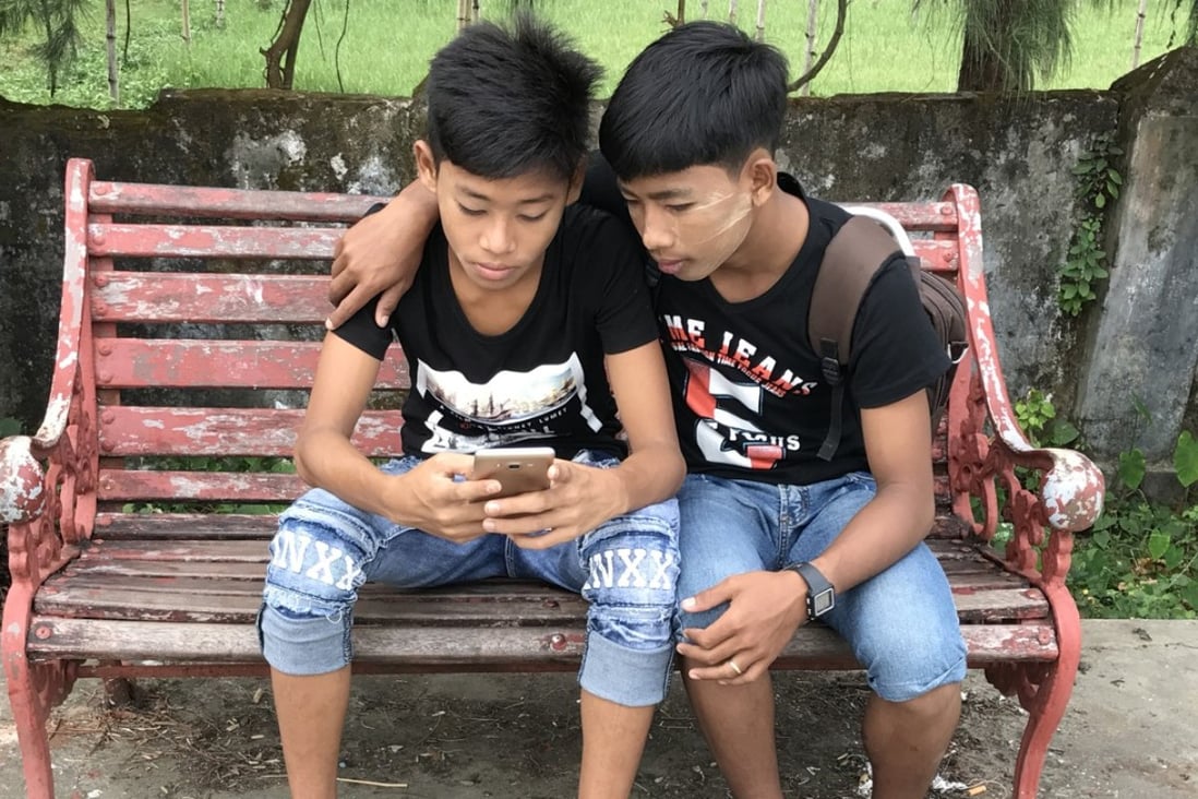 A pair of teenagers with smartphones. Southeast Asia’s diversity and population has made it both an attractive and difficult target to crack. Photo: Washington Post