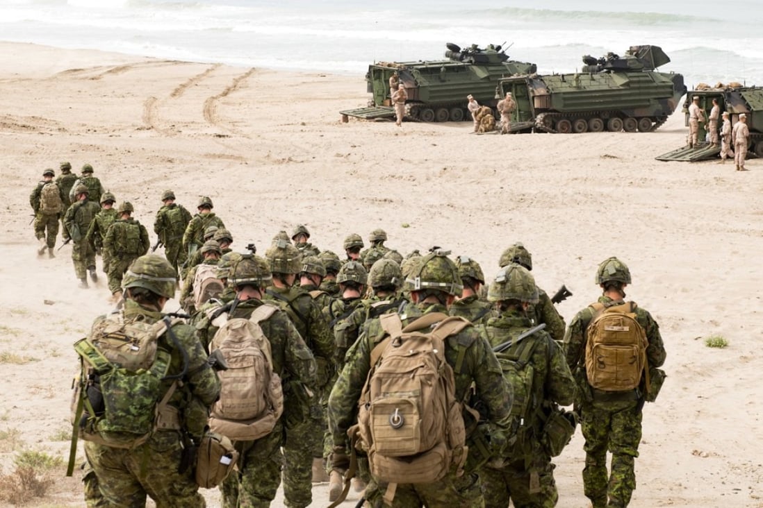 Canadian troops move towards amphibious assault vehicles during the biennial Rim of the Pacific exercise at the Red Beach Training Area, Camp Pendelton, California, on June 27. Photo: Reuters