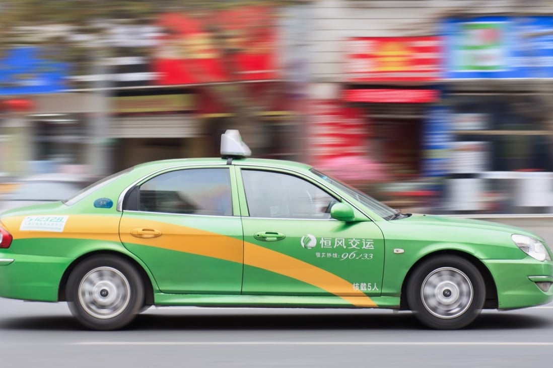 A Chinese taxi driver tracked down one of his passengers after realising he had paid almost 6,500 yuan (US$950) too much. Photo: Shutterstock