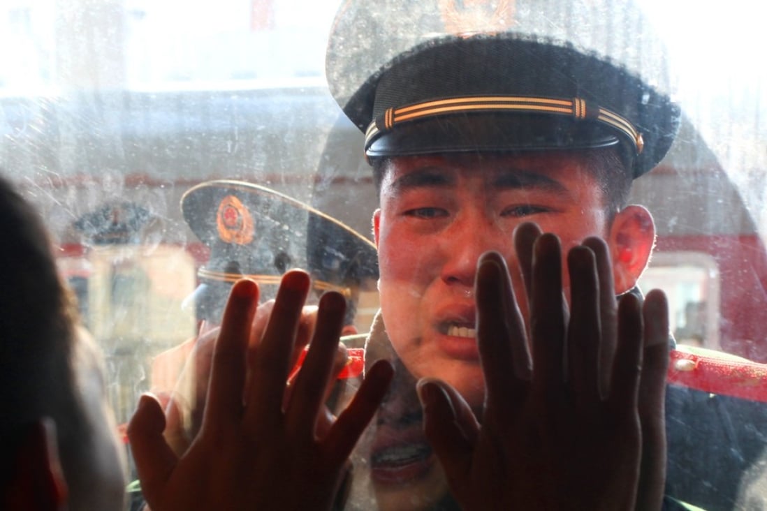 A PLA soldier bids adieu to his retired comrades at the railway station in Dandong, northeast China's Liaoning Province. Some soldiers who complete their military service are becoming drivers for Didi Chuxing. Photo: Xinhua