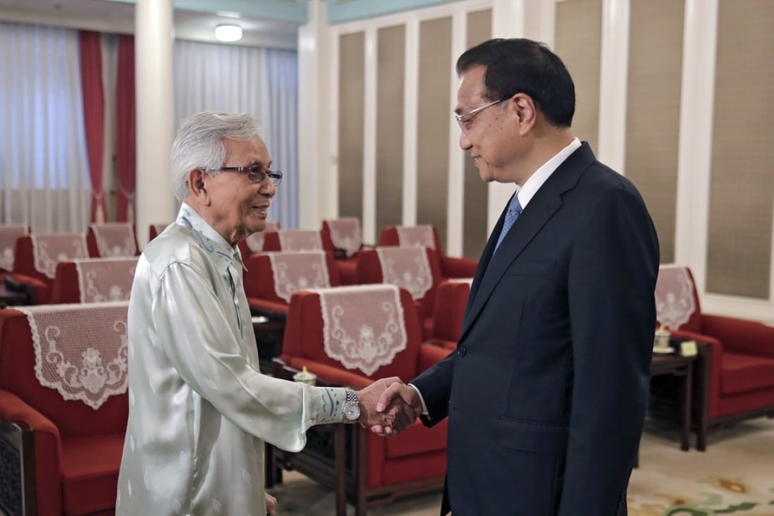 Daim Zainuddin (left) with Chinese Premier Li Keqiang in Beijing. Photo: EPA