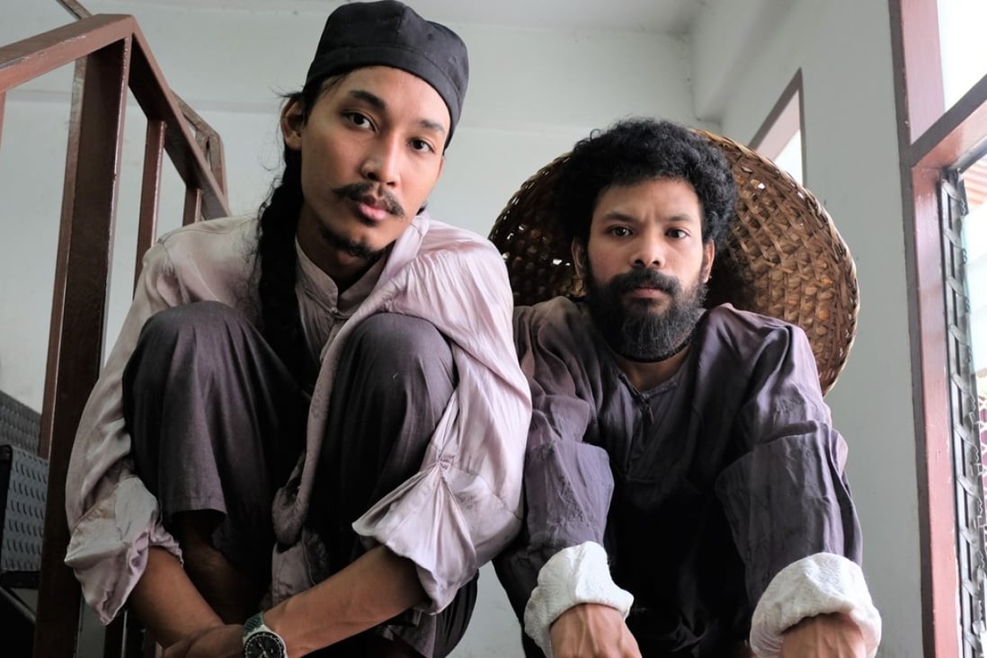 Internet sensations Patipran Jankaew (left) and Junapark Gunpo in character as Lamsong and Hoy Salah. Photo: Tibor Krausz
