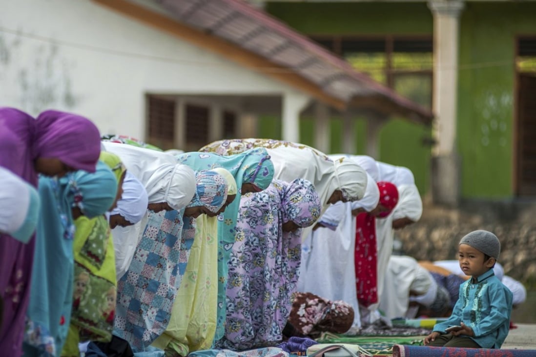 People affected by earthquakes attend a morning prayer marking Eid ul-Adha on Indonesia’s Lombok island. Photo: AP
