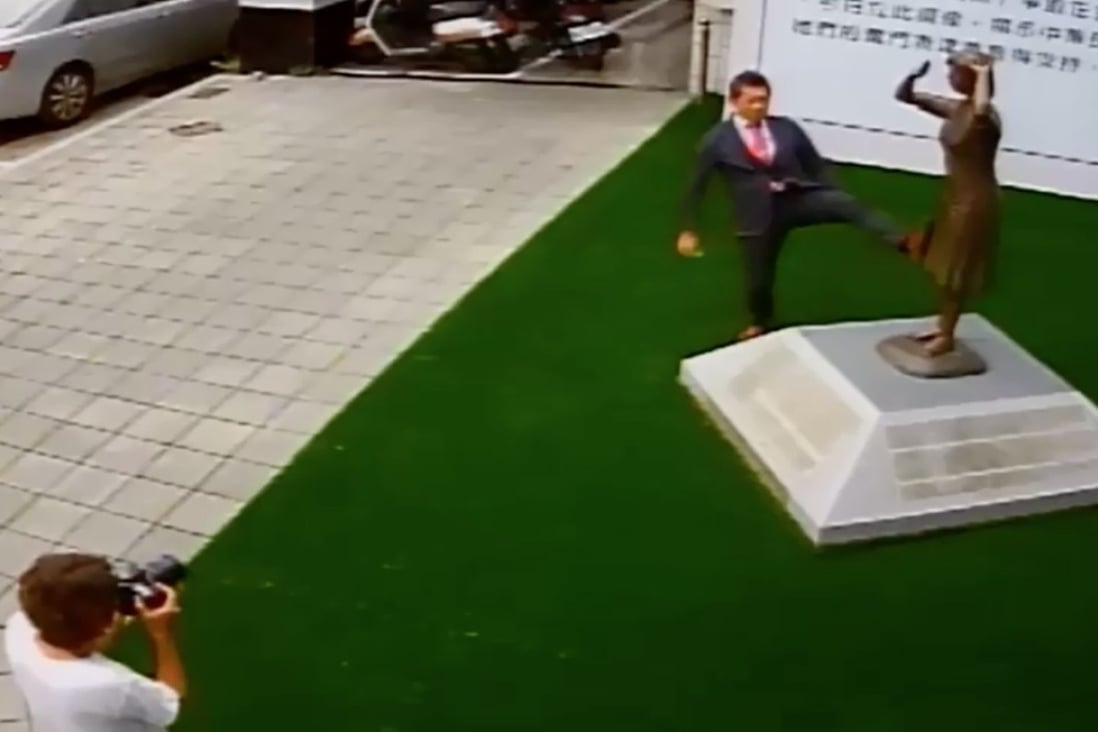 Mitsuhiko Fujii, representing 16 right-wing groups from Japan, is seen kicking the bronze statue outside the Kuomintang’s office in Tainan on Thursday. Photo: Facebook