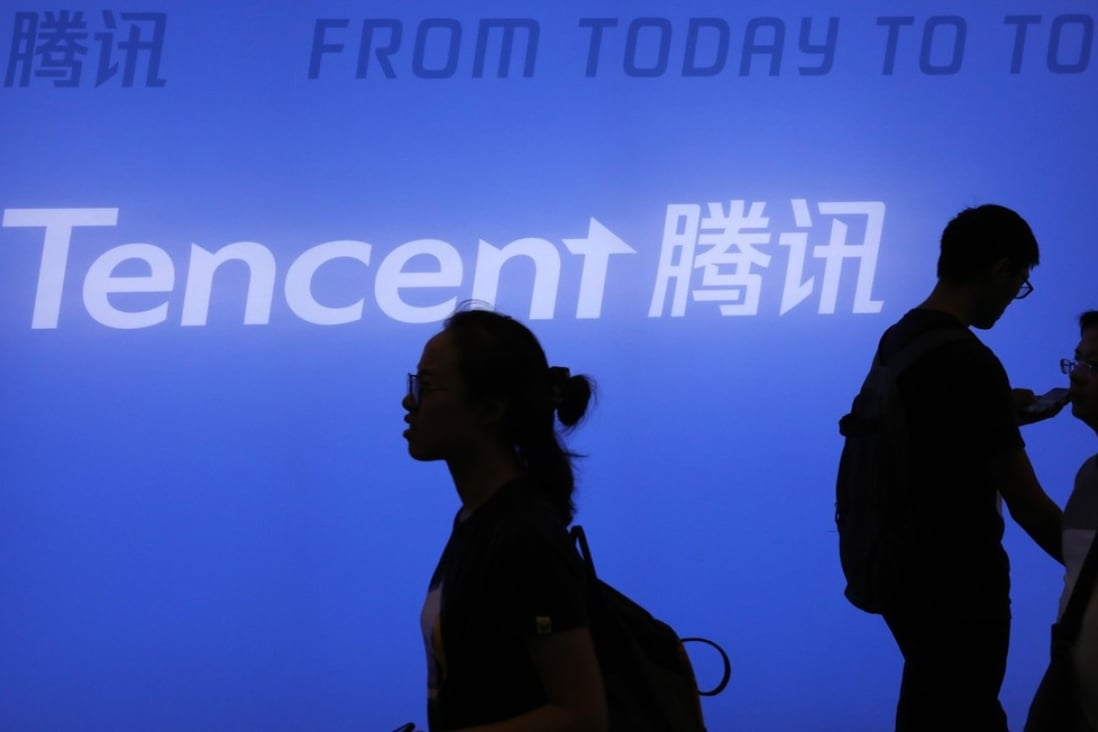 Visitors walk past the exhibition booth of Tencent. The 2018 Smart China Expo, in theme of Smart Technology: Empowering economy, enriching life, opened at the Chongqing International Expo Centre in China’s Chongqing city on Friday Aug. 24, 2018. 24AUG18. Photo: Simon Song
