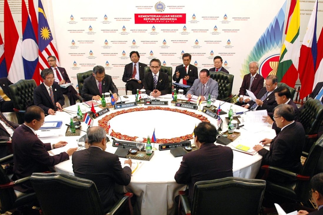 Marty Natelegawa (centre) chairs an Asean meeting as Indonesian Foreign Minister in Jakarta. Photo: ISEAS